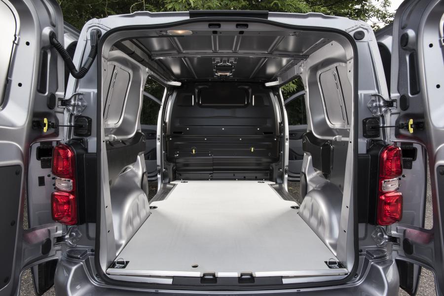 Багажник Vauxhall Vivaro Van 2019 года  (фото 25 из 35)